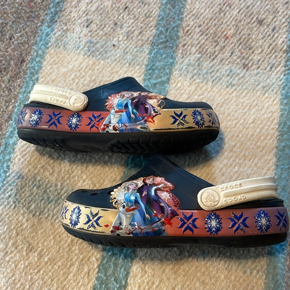 Frozen Crocs toddler size 9 - Picture 5 of 5